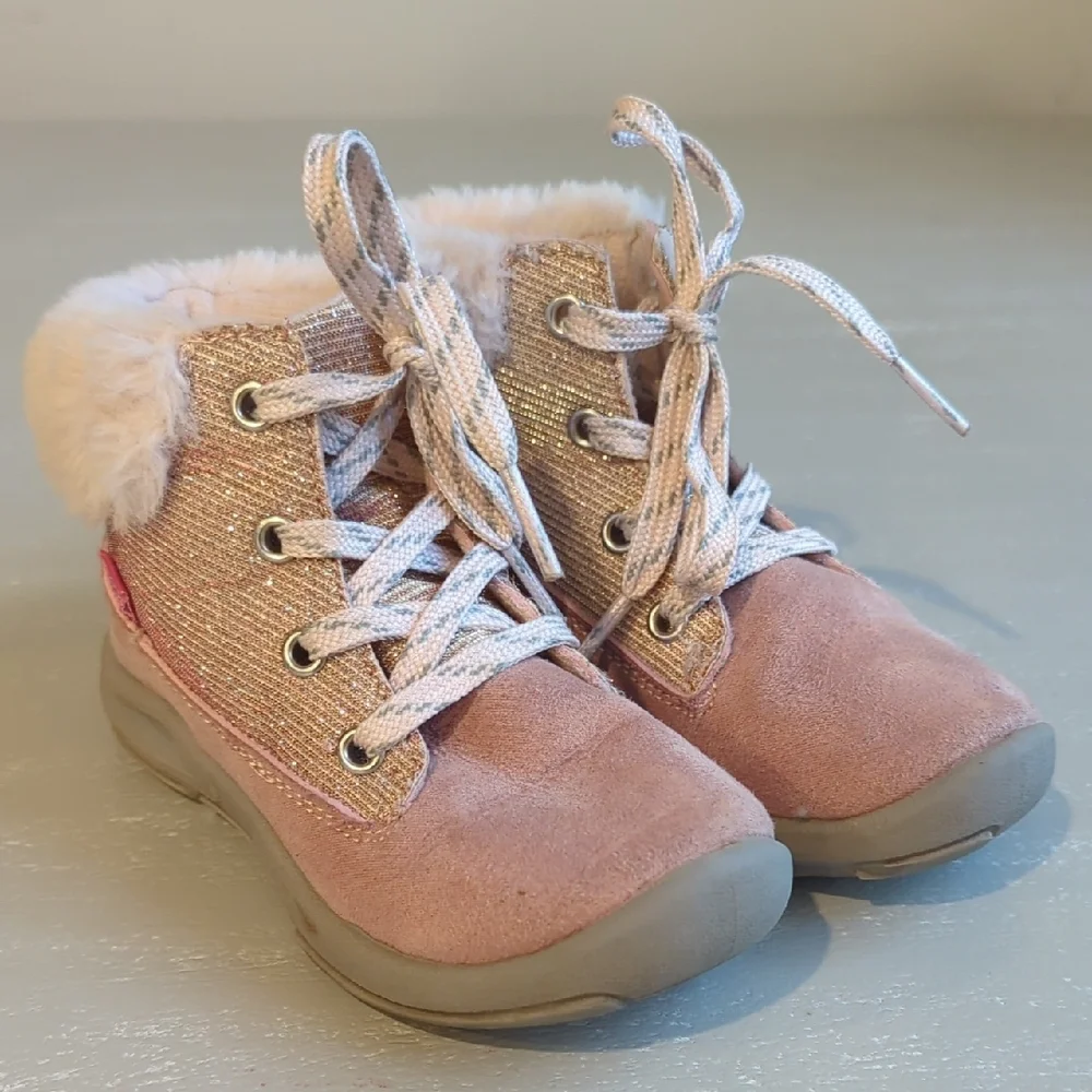 Girls Winter Boots Pink size‎ 9 Oshkosh